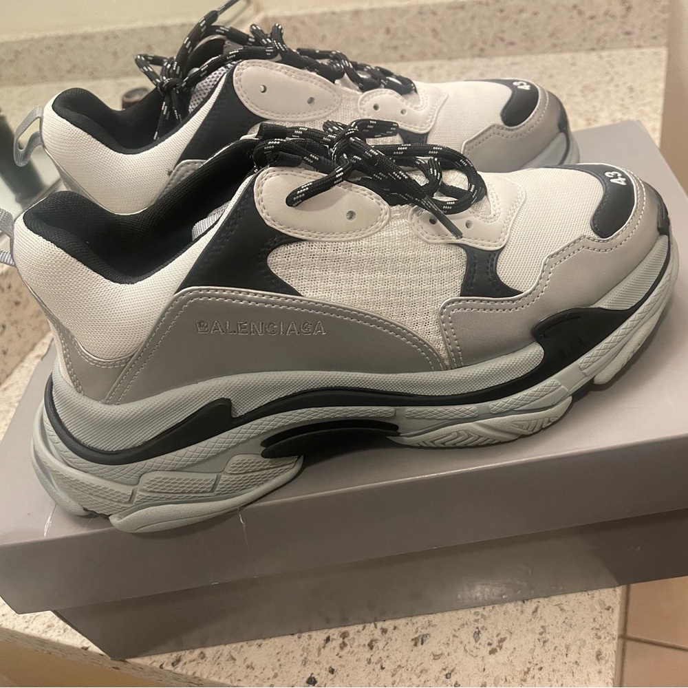 BALENCIAGA Black & Gray Triple S Sneakers